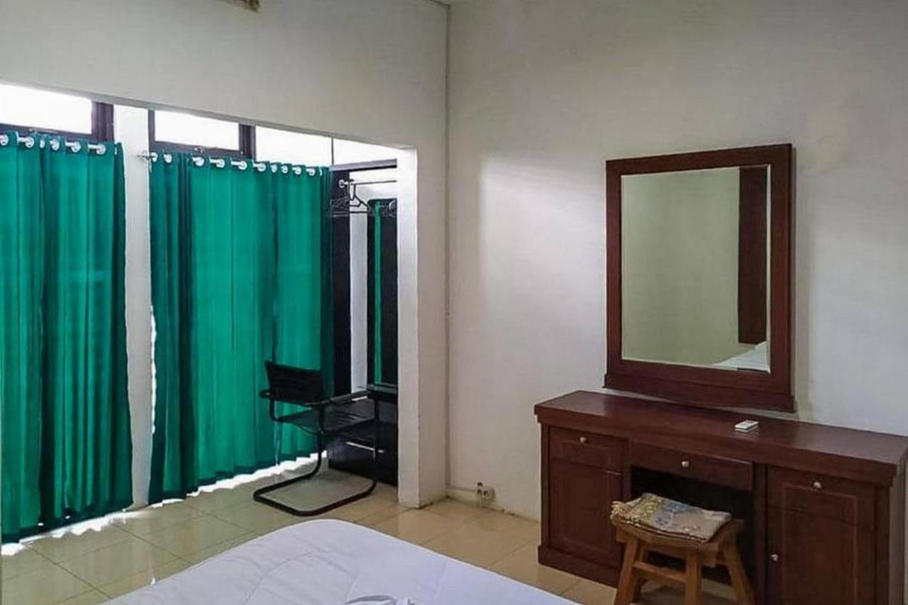 Hotel Graha Ht Sumantri Mitra Reddoorz Tasikmalaya Esterno foto